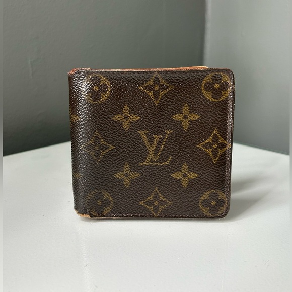 Louis Vuitton Monogram Bifold Wallet - Picture 1 of 16